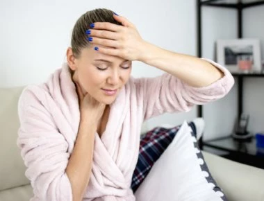 Βήχας και πονοκέφαλος μαζί: Γιατί συμβαίνει- Πότε να πάτε στο γιατρό